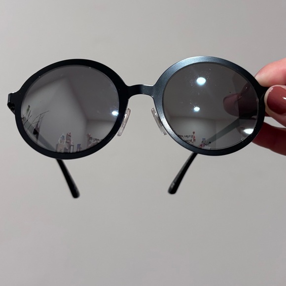 Edgy Black Round Sunglasses- Reflective/Mirrored lens - Picture 7 of 7